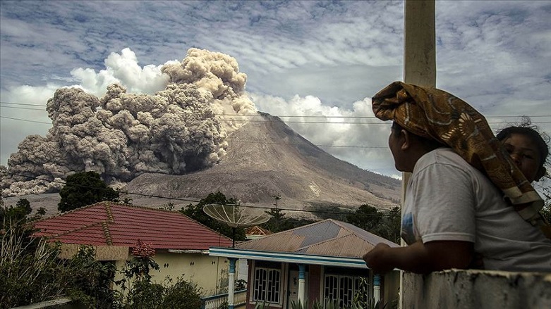 Sinabung Yanardağı harekete geçti